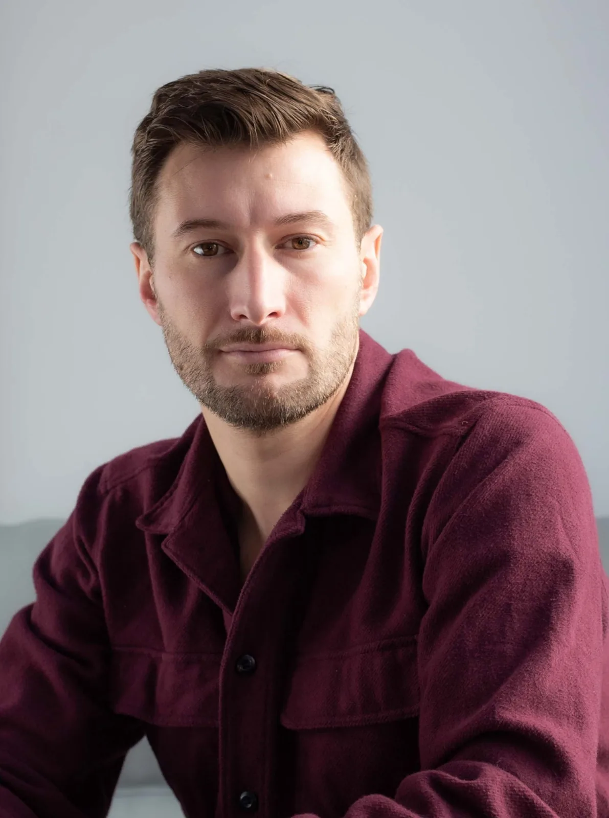 Portrait de Damien Doussot, psychopraticien, sexothérapeute et hypnothérapeute à Rennes